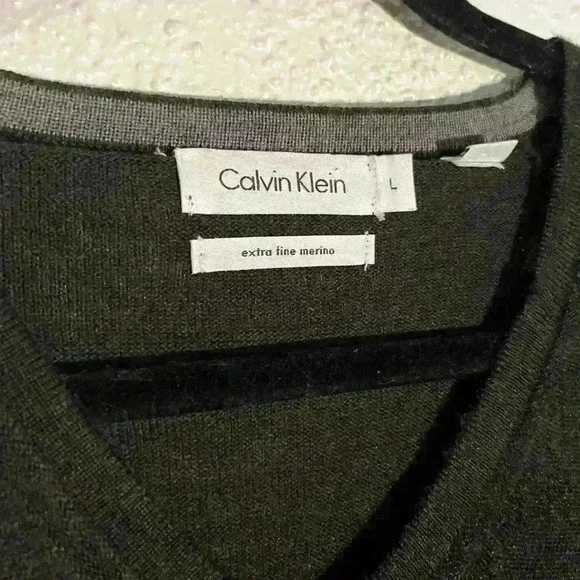 Calvin Klein Size Large Extra Fine 100% Merino Wool V-Neck Sweater Lightweight - Picture 5 of 6